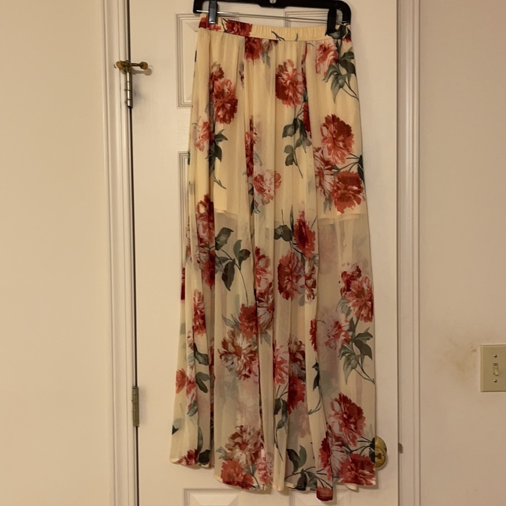 Brand: Abercrombie & Fitch Color: Cream, Wine, Dark Green Size: Medium